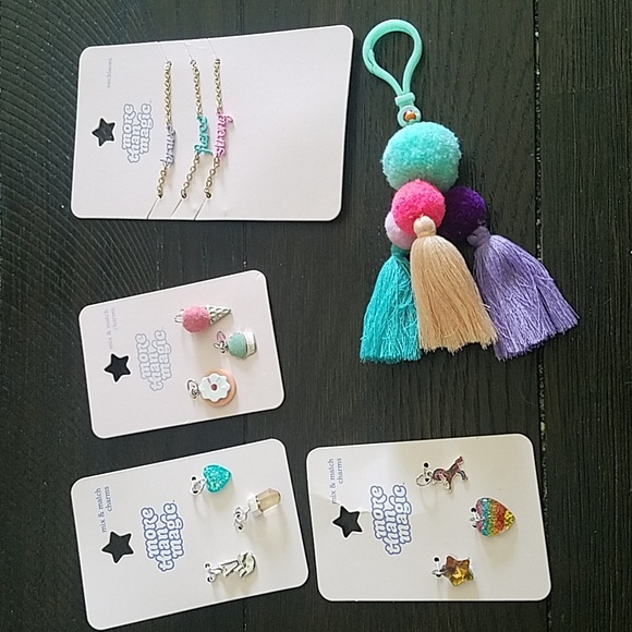 Necklaces and charms - Picture 1 of 1